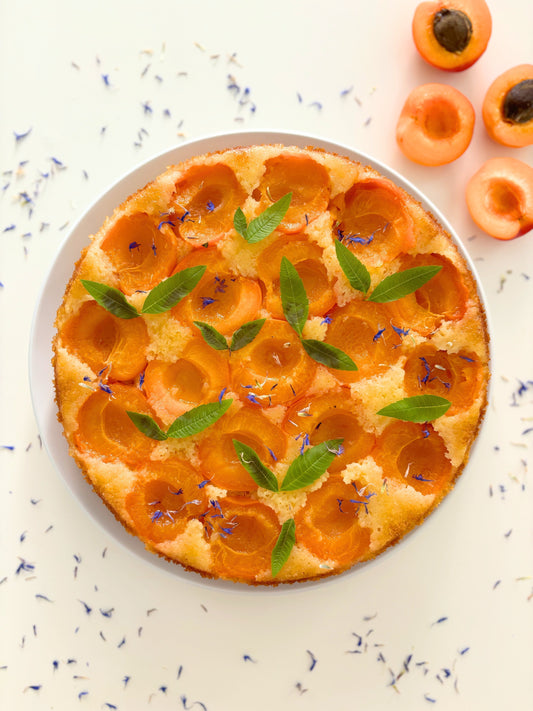 Gâteau renversé à la semoule, abricots & verveine citronnelle