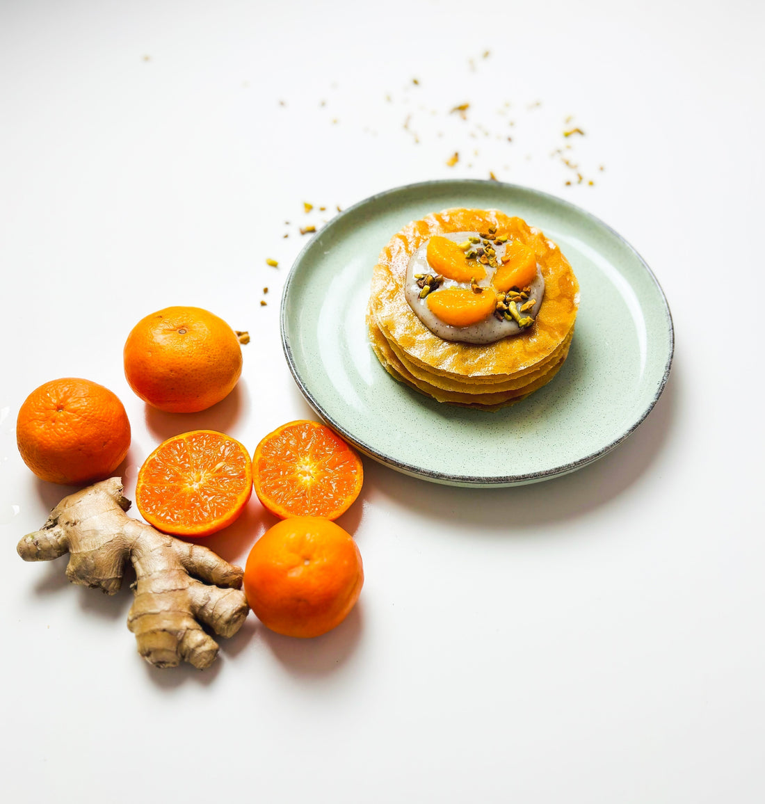 Jawhara: Mille feuilles de brick à la pistache, vanille & quartiers de mandarines épicés